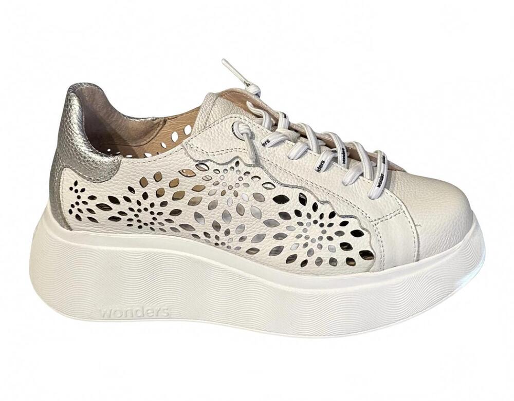 NEW WONDERS women's roma 41 sneaker in plata